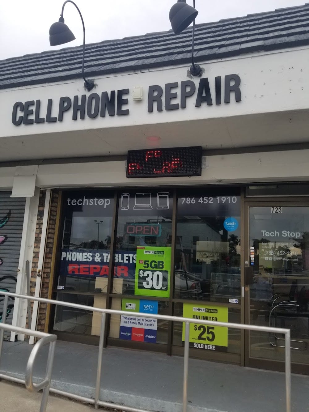 Tienda de Electrónicos y Reparaciones Tech Stop en Miami, FL