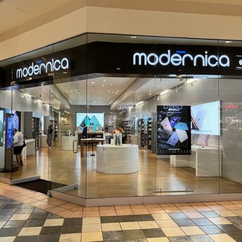 Modérnica Plaza Las Américas: Centro Comercial Moderno en Las Américas