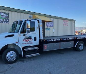 Grúa Reggies Towing LLC CPCN 7450: Servicio de Remolque Confiable