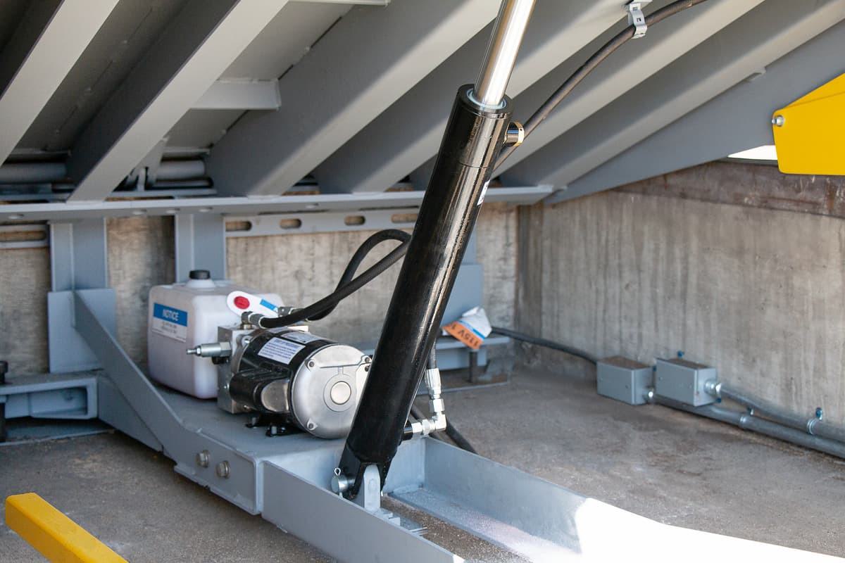 Instalación Profesional de Premier Dock Leveler | Niveladores de Muelle