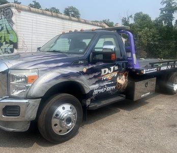 DJs Towing: Servicio de Grúa Rápido y Confiable 24/7